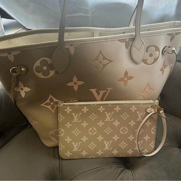 Bundle ✨ Authentic Louis Vuitton Wrist Clutches ONLY - Picture 6 of 8